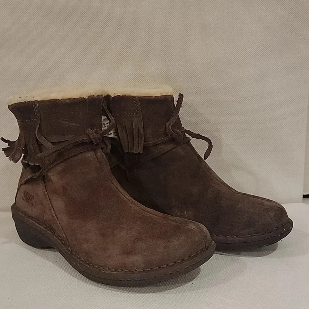 NEW -‎ UGG GAVIOTA BROWN SUEDE ANKLE BOOTS (sz 6)